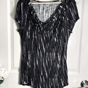 💫APT9 black and white top